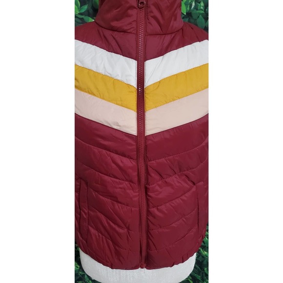 NWOT Women’s Arizona Puffer Vest- Burgundy Medium - Picture 3 of 9